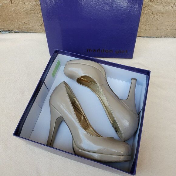 Madden Girl taupe patent heels - Picture 2 of 10